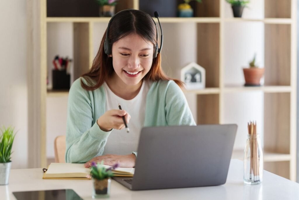 Traditional Learning vs. Online Learning: Understanding the Differences